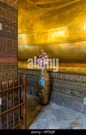 Buddhistischer Tempel des sich zurückneigenden Buddha (Wat Pho) in Bangkok, Thailand Stockfoto