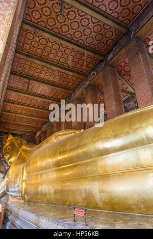 Buddhistischer Tempel des sich zurückneigenden Buddha (Wat Pho) in Bangkok, Thailand Stockfoto