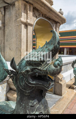 Buddhistischer Tempel des sich zurückneigenden Buddha (Wat Pho) in Bangkok, Thailand Stockfoto