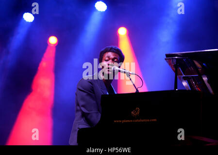 BARCELONA - 3 JUL: Benjamin Clementine (Sänger und Pianist) führt auf Vida Festival am 3. Juli 2015 in Barcelona, Spanien. Stockfoto