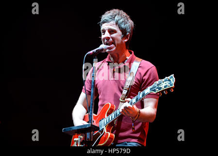 BENICASSIM, Spanien - 17 JUL: Noel Gallagher (britischer Musiker, Sänger, Gitarrist und Songwriter) führt auf FIB Festival am 17. Juli 2015 in Benicass Stockfoto