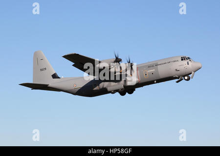 Königliche Norwegische Luftwaffe C-130J Hercules am North Weald Airfield wieder mit norwegischen Kriegsveteranen, die hier angesiedelt wurden. Stockfoto