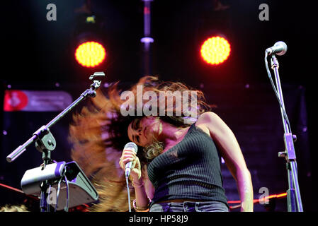 BARCELONA - SEP 19: Yasmine Hamdan (Band) in Konzert am BAM Festival am 19. September 2015 in Barcelona, Spanien. Stockfoto