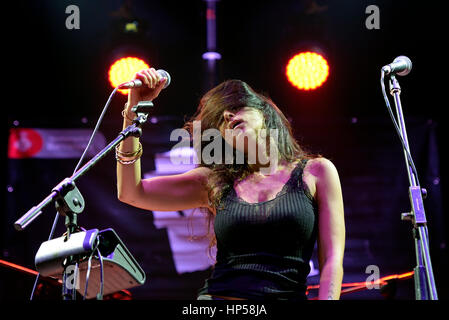 BARCELONA - SEP 19: Yasmine Hamdan (Band) in Konzert am BAM Festival am 19. September 2015 in Barcelona, Spanien. Stockfoto