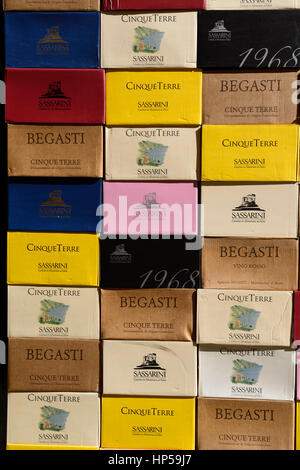 Wein, Weine, Box, Boxen, lokale Rebsorte, Rebsorten, lokal produzierten Sassarini, Begasti, Vino Rosso, Vino Blanco, Monterosso al Mare, Cinque Terre, Co Stockfoto