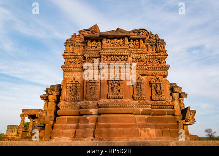 Schön geschnitzte alte Jain-Tempel gebaut im 6. Jahrhundert n. Chr. in Osian. Es ist eine antike Stadt in Jodhpur, Rajasthan, Indien. Stockfoto