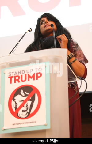 London, UK, 18. Februar 2017.Anti-Rassismus Kämpferin Maz Saleem richtet Stand oben an Trump Gipfel. Eine Reihe von Organisationen trafen Stand bis Trump Koalition zu erstellen, die ein Gipfeltreffen in London statt. Roland Ravenhill/Alamy Live-Nachrichten. Stockfoto