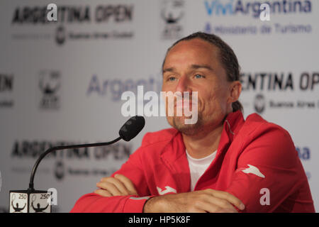 Buenos Aires, Argentinien. 18. Februar 2017. Alexandr Dolgopolov aus der Ukraine während der Pressekonferenz nach gewinnt Halbfinale von Buenos Aires ATP 250. (Foto: Néstor J. Beremblum / Alamy News) Bildnachweis: Néstor J. Beremblum/Alamy Live-Nachrichten Stockfoto