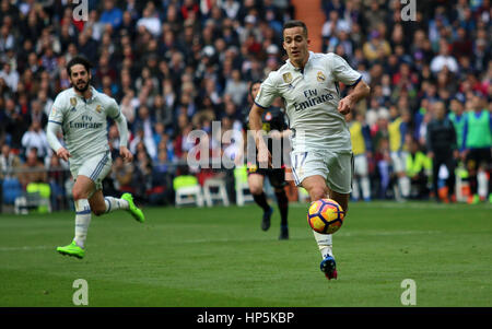 Madrid, Spanien. 18. Februar 2017. Lucas Vasquez läuft mit dem Ball. La Liga Santander-match zwischen Real Madrid und Espanyol Barcelona. Santiago-Bernabéu-Stadion, Madrid, Spanien. 18. Februar 2017. Bildnachweis: VWPics/Alamy Live-Nachrichten Stockfoto