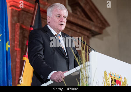 München, Deutschland. 18. Februar 2017. Der Ministerpräsident von Bayern Horst Seehofer (CSU) hält eine Ansprache auf der Münchner Sicherheitskonferenz in München, Deutschland, 18. Februar 2017. Die zweitägige Konferenz begann auf der 17.02.17 und auf die 19.02.17 schließen. Foto: Matthias Balk/Dpa/Alamy Live News Stockfoto