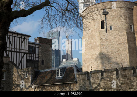 London, UK. 18. Februar 2017. Blauer Himmel über London. © Keith Larby/Alamy Live-Nachrichten Stockfoto