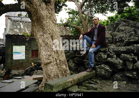 Haikou, Haikou, China. 15. Februar 2017. Haikou, CHINA-Februar 15 2017: (nur zur redaktionellen Verwendung. CHINA HERAUS). Es ist üblich, dass Architekturen aus Basalt in Sanqing Dorf, Haikou, Hainan Provinz Süd-China. Das Dorf Sanqing liegt im Reliquien des Vulkans und die meisten Architekturen mit Basalt errichtet wurden. Bildnachweis: SIPA Asien/ZUMA Draht/Alamy Live-Nachrichten Stockfoto