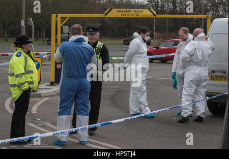 Brentwood, Essex, 19. Februar 2017; Verbrechen-Szene-Offiziere an der Brentwood Centre nach einem schweren Vorfall nach einem Boxen passen Credit: Ian Davidson/Alamy Live News Stockfoto