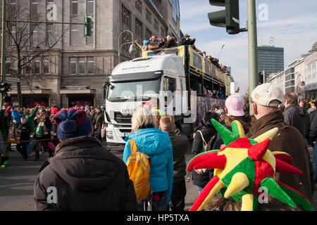 Berlin, Deutschland. 19. Februar 2017. Karnevalsumzug. Berlin, Deutschland. Bildnachweis: Michael Koenig/Alamy Live-Nachrichten Stockfoto