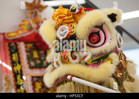 Birmingham, Vereinigtes Königreich. 19. Februar 2017. Fünf britische Lion Dance-Mannschaften, die zu der ersten Resorts World Birmingham Löwentanz champions 2017 Credit: Steven Reh/Alamy Live News Stockfoto