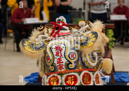 Birmingham, Vereinigtes Königreich. 19. Februar 2017. Fünf britische Lion Dance-Mannschaften, die zu der ersten Resorts World Birmingham Löwentanz champions 2017 Credit: Steven Reh/Alamy Live News Stockfoto