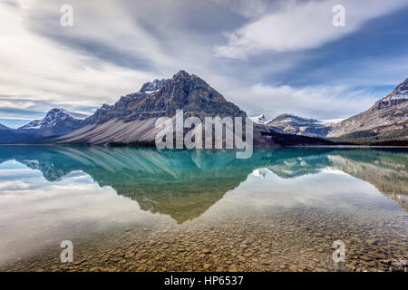 Schöne Bow Lake in den kanadischen Rockies, entlang dem Icefield Parkway in Banff National Park, Alberta Stockfoto