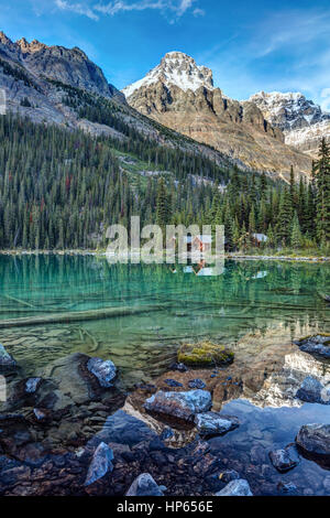 Mount Huber am Lake O'Hara. An einem klaren und kalten Morgen im Yoho Nationalpark, Britisch-Kolumbien, Kanada. Stockfoto