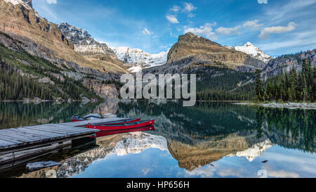 Lake O'Hara Kanus in der Wildnis des Yoho Nationalpark, Britisch-Kolumbien, Kanada Stockfoto