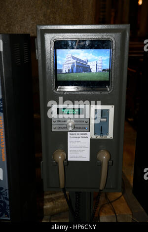 Informationen, Telefon, Stand, Portal, das Baptisterium, Dom, mittelalterliche Kathedrale, innen, innen, Erzdiözese von Pisa, Santa Maria Assunta, St Mary t Stockfoto