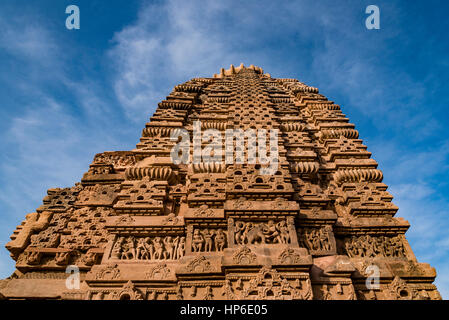 Schön geschnitzte alte Jain-Tempel gebaut im 6. Jahrhundert n. Chr. in Osian. Es ist eine antike Stadt in Jodhpur, Rajasthan, Indien. Stockfoto