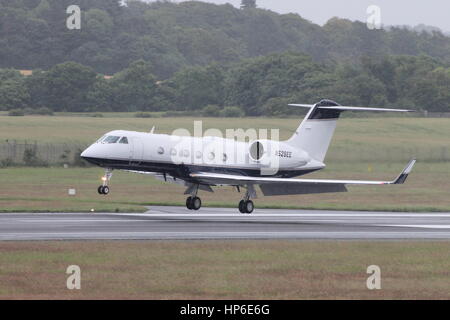 N526EE, eine Gulfstream Aerospace G-V durch die Golfer Ernie Els verwendet, statt Prestwick Flughafen vor dem Open Golf Championship in Royal Troon Stockfoto