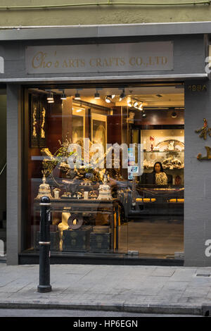 Elfenbein-Shop Verkauf von Elfenbein und anderen Antiquitäten in Hongkong geschnitzt Stockfoto