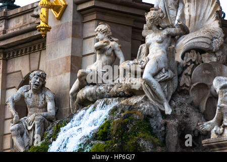 Font De La Cascada, Brunnen mit Wasserfall und einem Brunnen, Parc De La Ciutadella, Barcelona, Katalonien, Spanien. Stockfoto