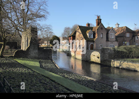 der Fluss Stour fließt durch die alte Stadt von Canterbury kent Stockfoto