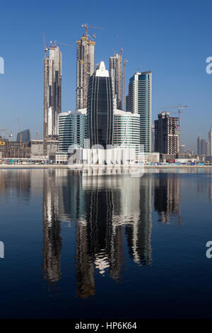 DUBAI, Vereinigte Arabische Emirate - 30. November 2016: Skyline The Dubai Business Bay. Vereinigte Arabische Emirate, Naher Osten Stockfoto