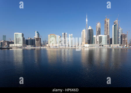 DUBAI, Vereinigte Arabische Emirate - 30. November 2016: Skyline The Dubai Business Bay. Vereinigte Arabische Emirate, Naher Osten Stockfoto