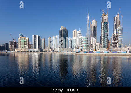 DUBAI, Vereinigte Arabische Emirate - 30. November 2016: Skyline The Dubai Business Bay. Vereinigte Arabische Emirate, Naher Osten Stockfoto