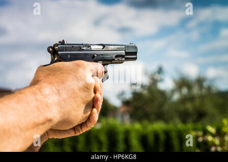 CZ 75 Pistole, Metall 9mm Pistole in der hand Stockfoto