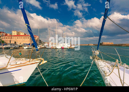 Alten Hafen in den Morgen, Chania, Kreta, Griechenland Stockfoto