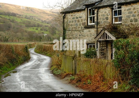 Ferienhaus von einem Feldweg in Wales Stockfoto