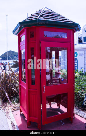 Rote Telefonzelle in Paihia Neuseeland Stockfoto