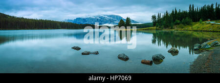 Zwei Jack Lake, Alberta, Kanada Stockfoto