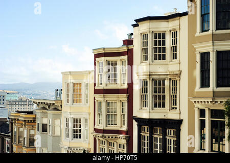 Historische Häuser in San Francisco in der Nähe von Nob Hill. Stockfoto