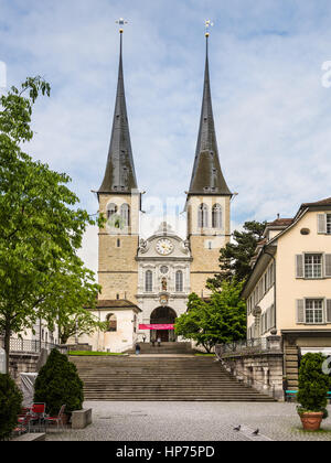 Luzern, Schweiz - 24. Mai 2016: Kirche St. Leodegar (auch bekannt als St. Leger Cathedral) die wichtigste Kirche und Wahrzeichen in der Stadt Stockfoto