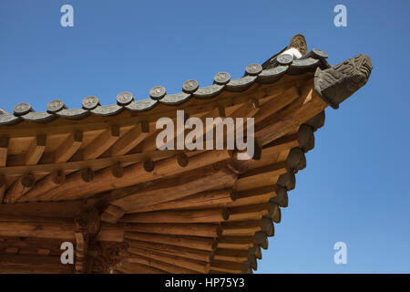 das Dach der koreanischen traditionellen Stil: für den Hintergrund. Dies erfolgt durch Holz und das Dach Fliesen und es gibt keine Nägel und jedes Teil nur montieren. Stockfoto