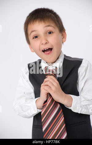 Model Release, Kleiner Junge, 8, Im Businesslook - kleiner Junge im businesslook Stockfoto