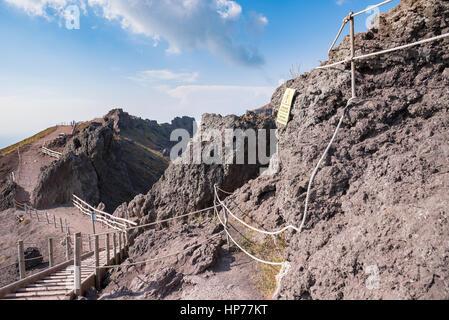 Wanderweg rund um den Krater des Vesuvs, Kampanien, Italien Stockfoto