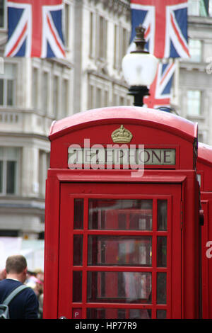 Ikonische britische rote Telefonzelle im Zentrum von London Stockfoto