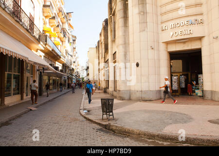 Havanna, Kuba - 11. Dezember 2016: Straßenszene in Alt-Havanna Stockfoto