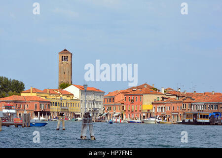 Insel Murano in der Lagune von Venedig mit Blick auf den Canale di San Donato in Italien. Stockfoto