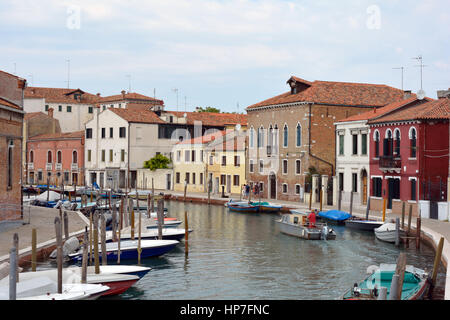 Insel Murano in der Lagune von Venedig mit Blick auf den Canale di San Donato in Italien. Stockfoto