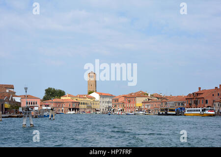 Insel Murano in der Lagune von Venedig mit Blick auf den Canale di San Donato in Italien. Stockfoto