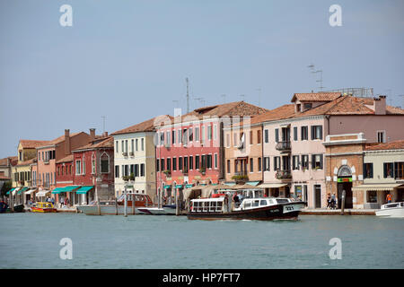 Insel Murano in der Lagune von Venedig mit Blick auf den Canale di San Donato in Italien. Stockfoto