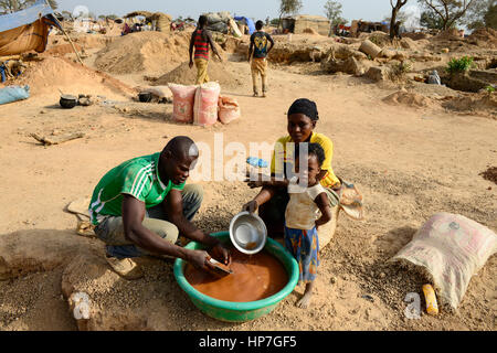 BURKINA FASO, Fada N´Gourma, Dorf TINDANGOU, gold mining Camp PAMA, handwerklichen Goldminen Stockfoto