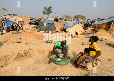 BURKINA FASO, Fada N´Gourma, Dorf TINDANGOU, gold mining Camp PAMA, handwerklichen Goldminen Stockfoto